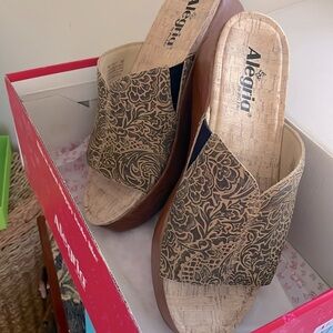 NEW IN BOX Alegria Leather Wedge Sandals - Triniti